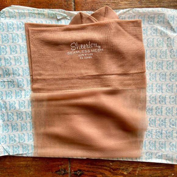 Vintage 50s 60s SHEERLON Seamless Mesh Nylon Stockings 9 1/2? Reinforced Toe New - Picture 2 of 4